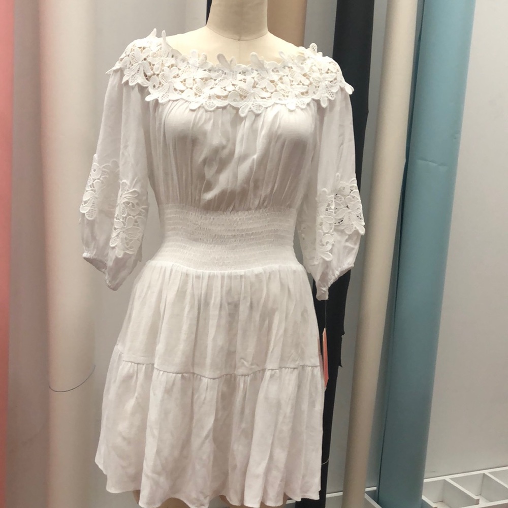 NEW! Gianni Bini White long Sleeve Dress size Small